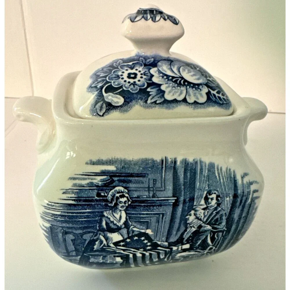 VTG Liberty Blue Creamer & Sugar Historic Colonial Scenes Paul Revere Betsy Ross